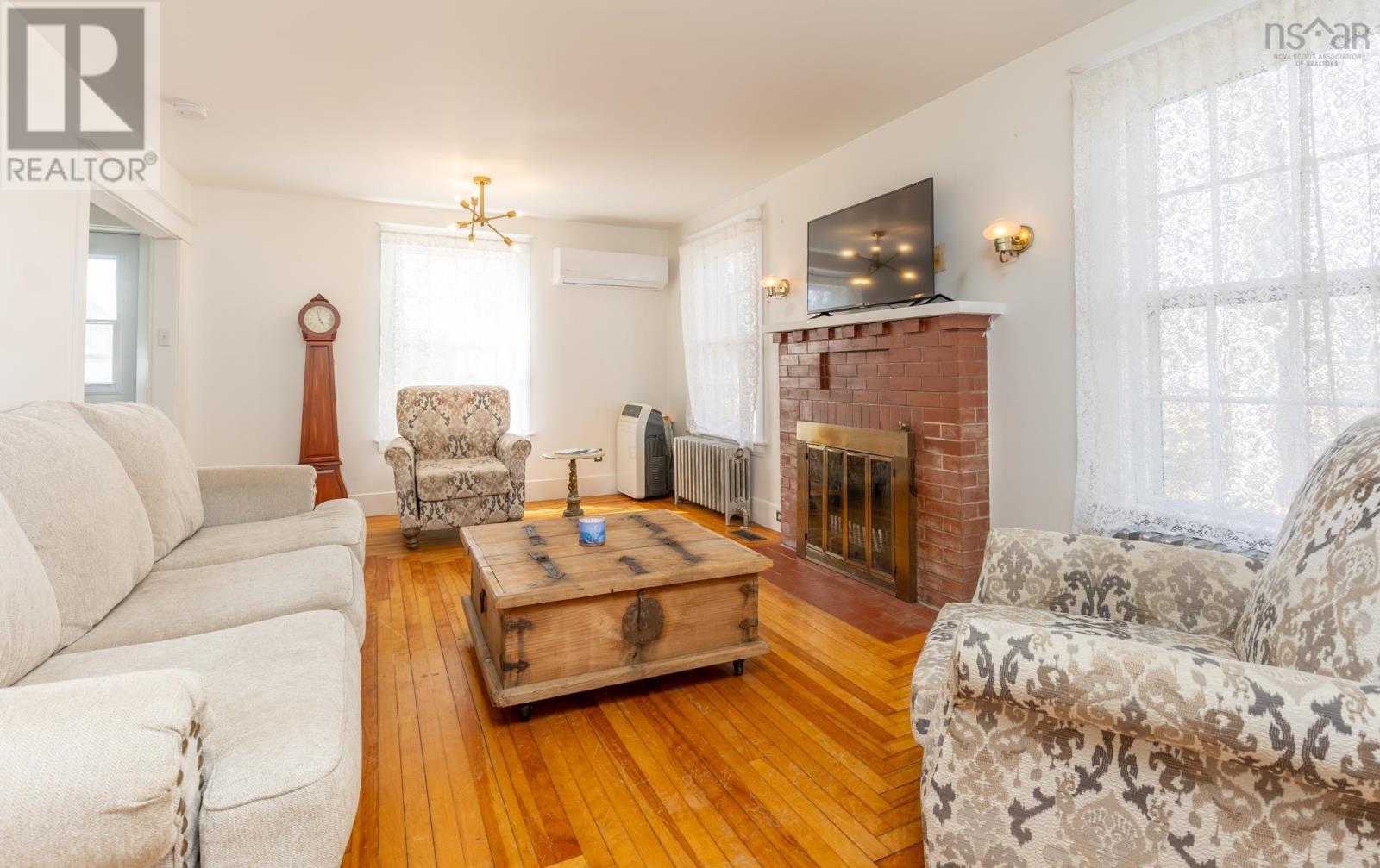 91 Cliff Street Property Photo 2