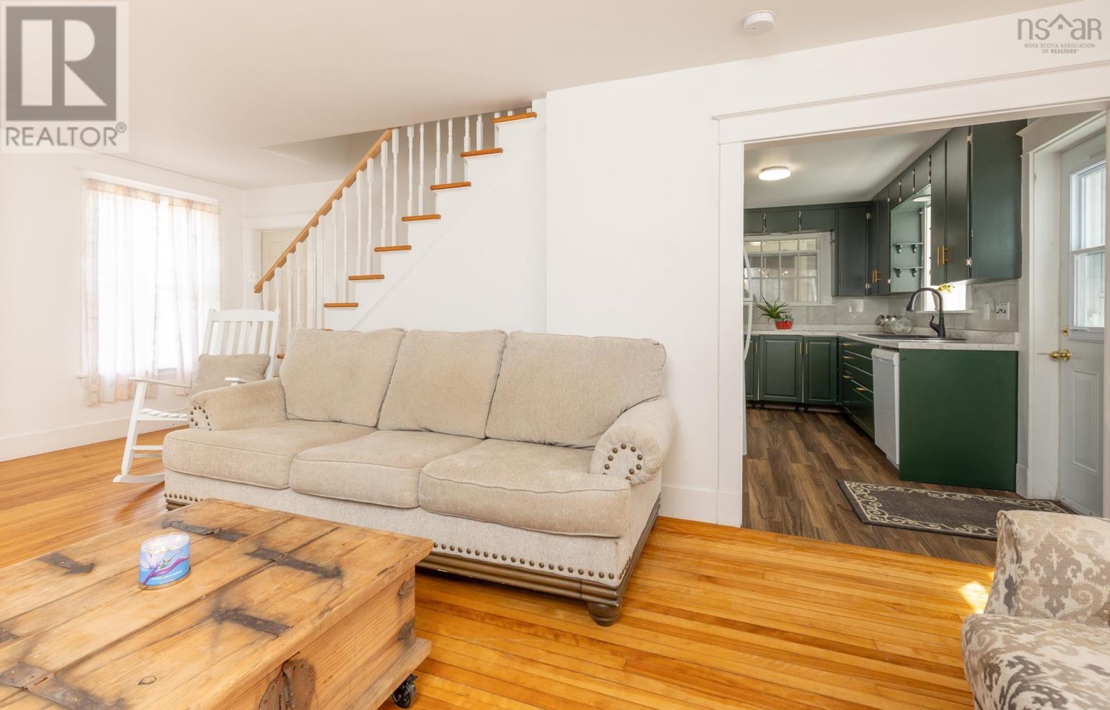 91 Cliff Street Property Photo 4