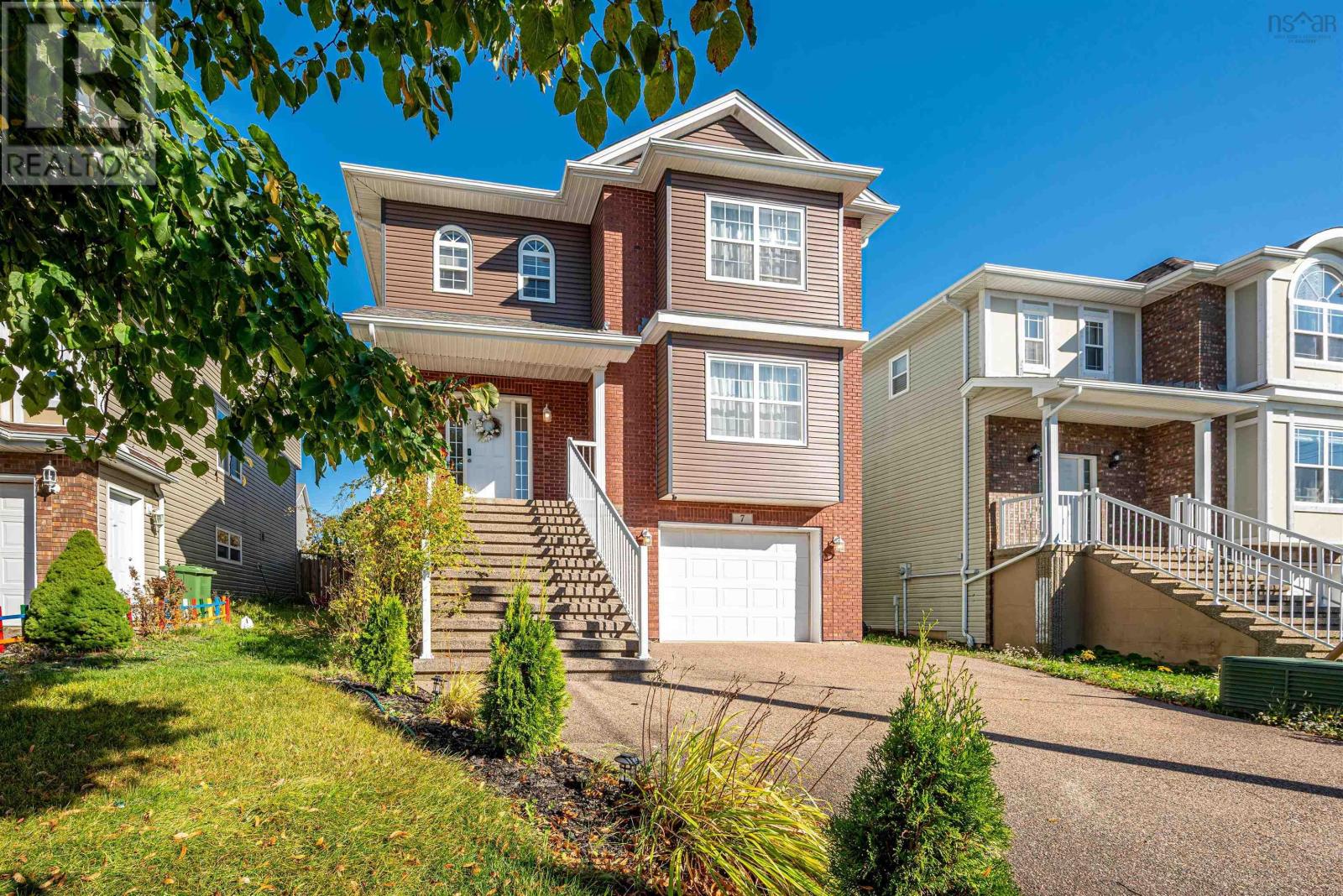 7 Fathom Court Property Photo 2