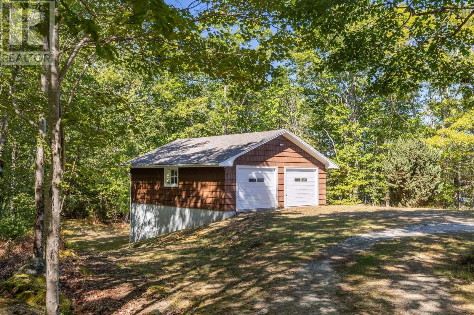 587 Highway 203 Property Photo 6