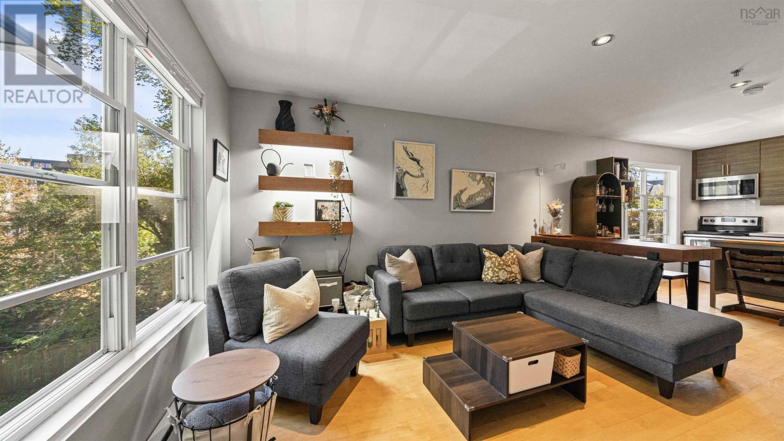 2093 Creighton Street #4 Property Photo 1