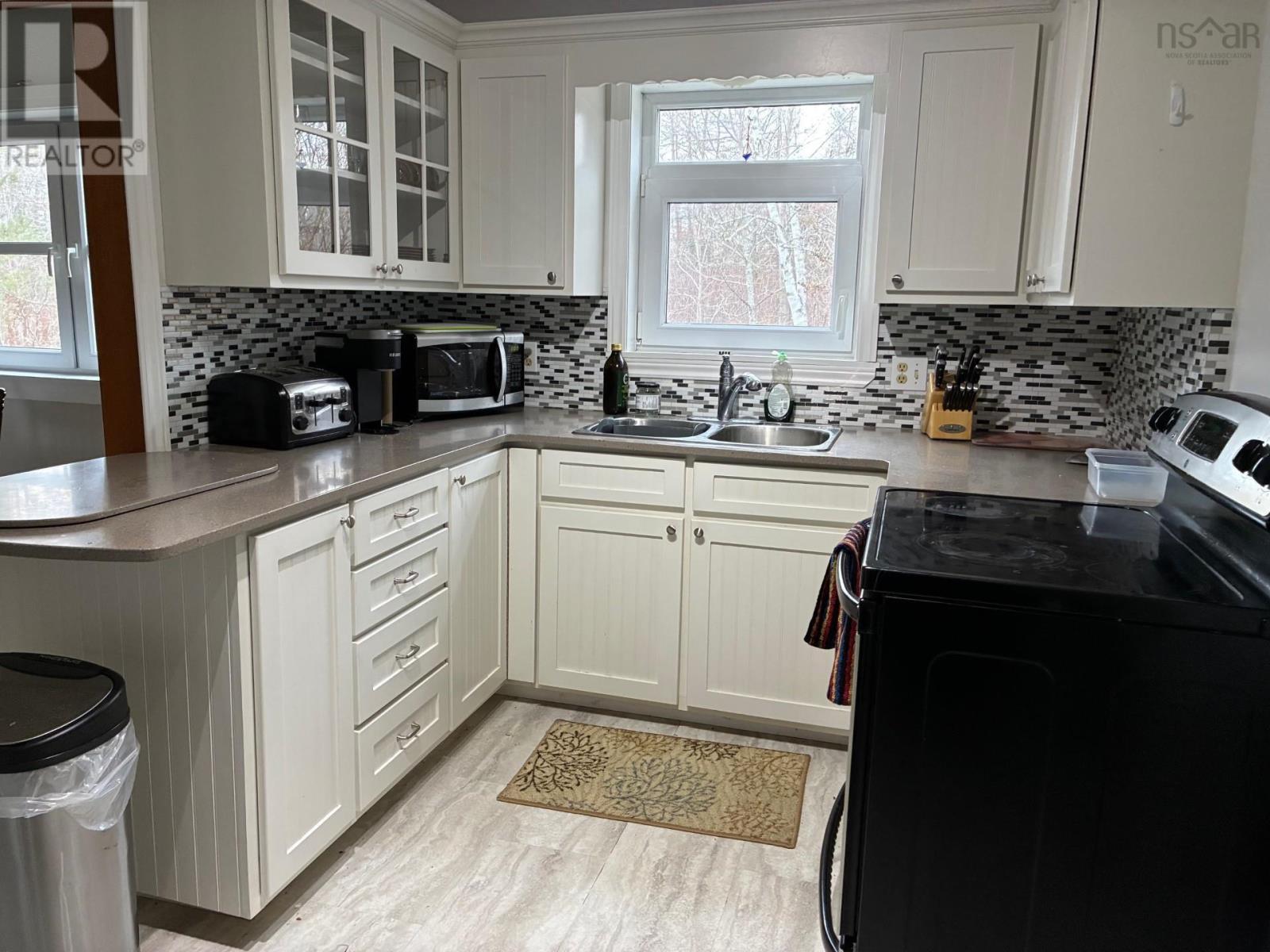 115 Queen Property Photo 5