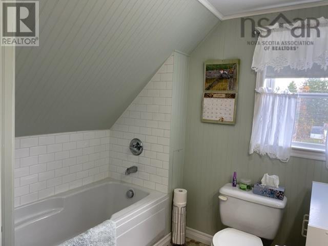 115 Queen Property Photo 12