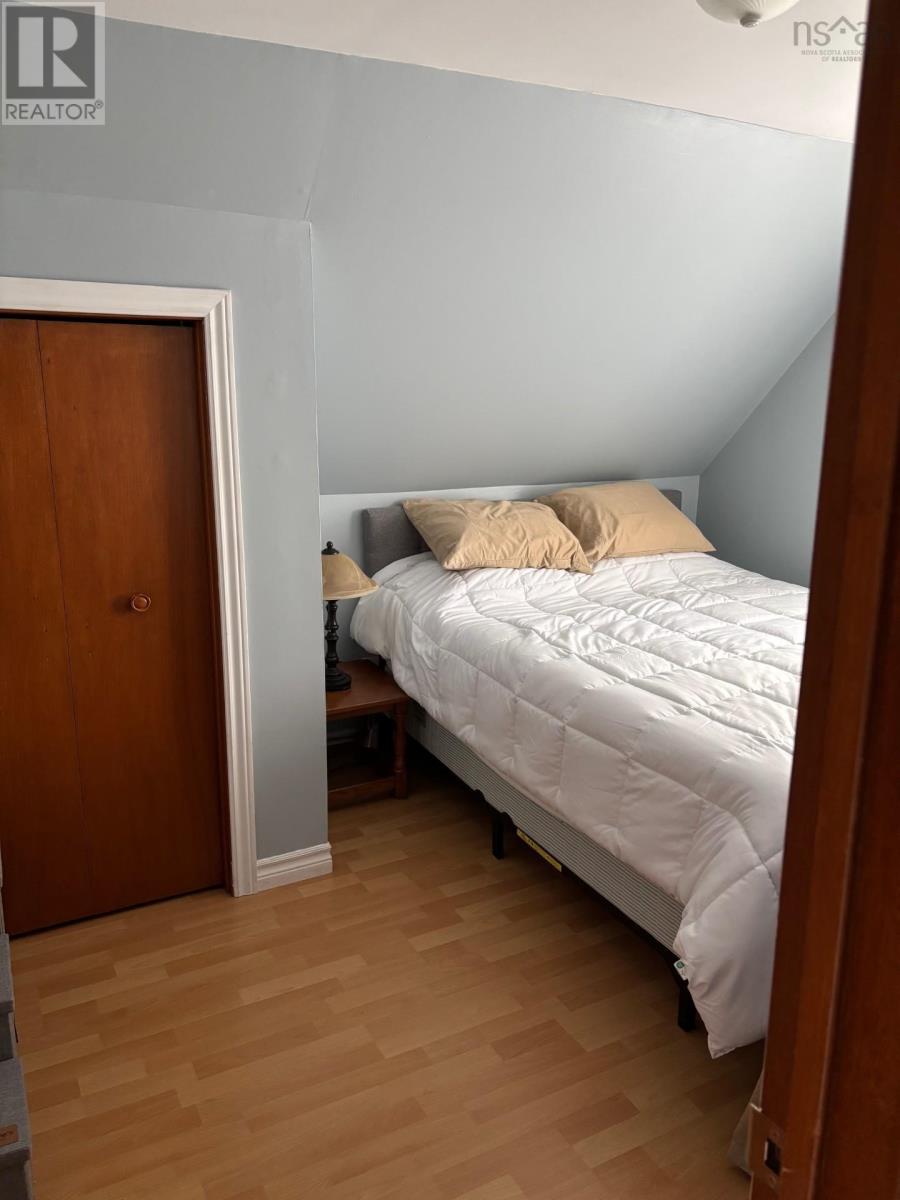 115 Queen Property Photo 16