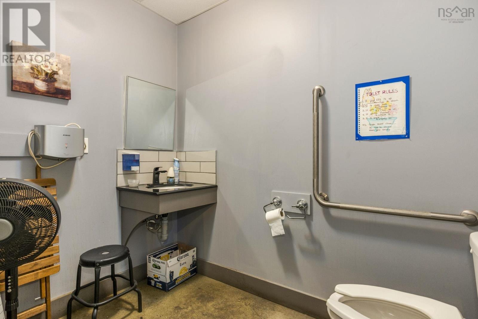 C-11 56 Supreme Court Property Photo 12
