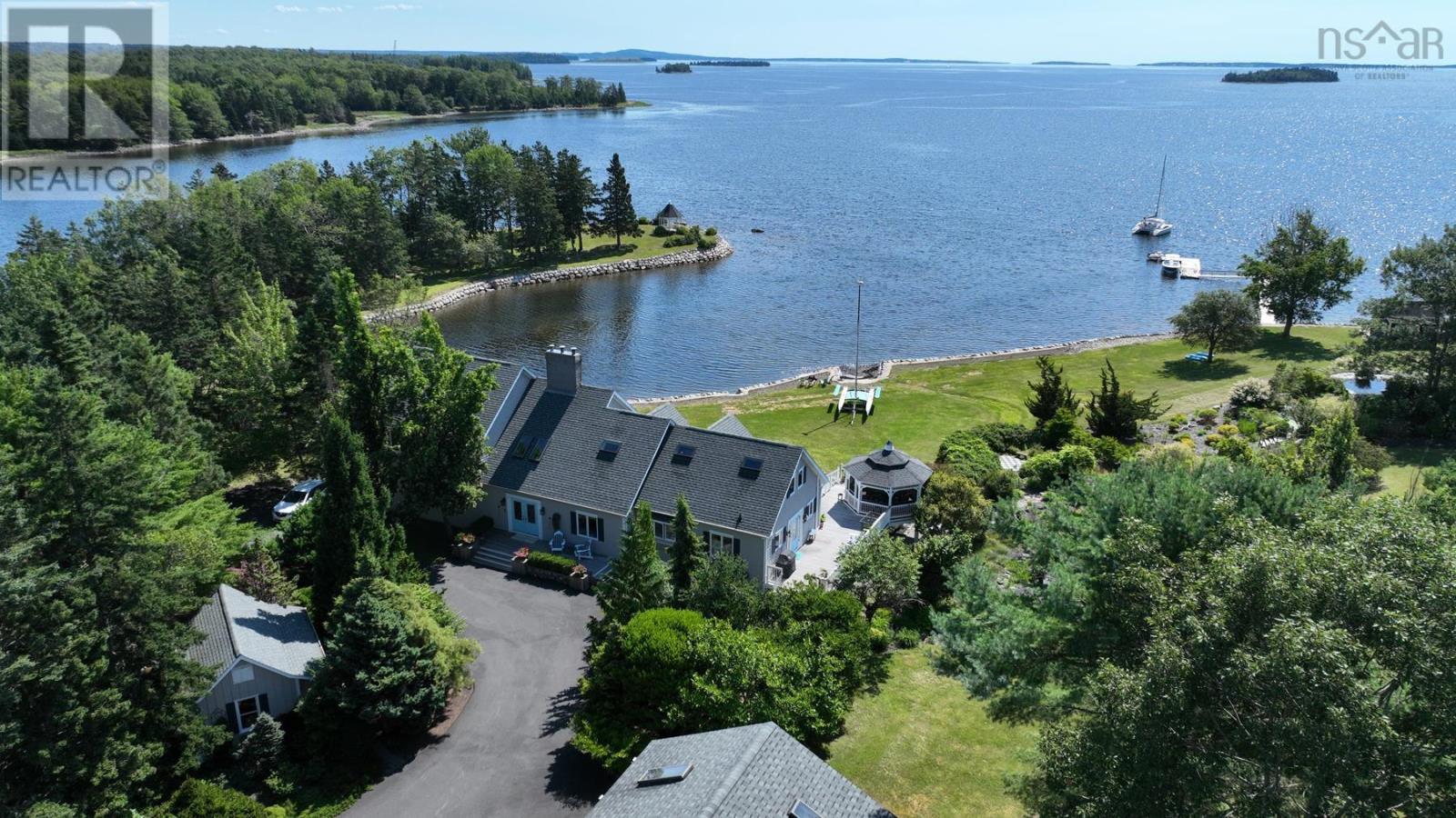226 Crandall Road Photo de la propriété 1