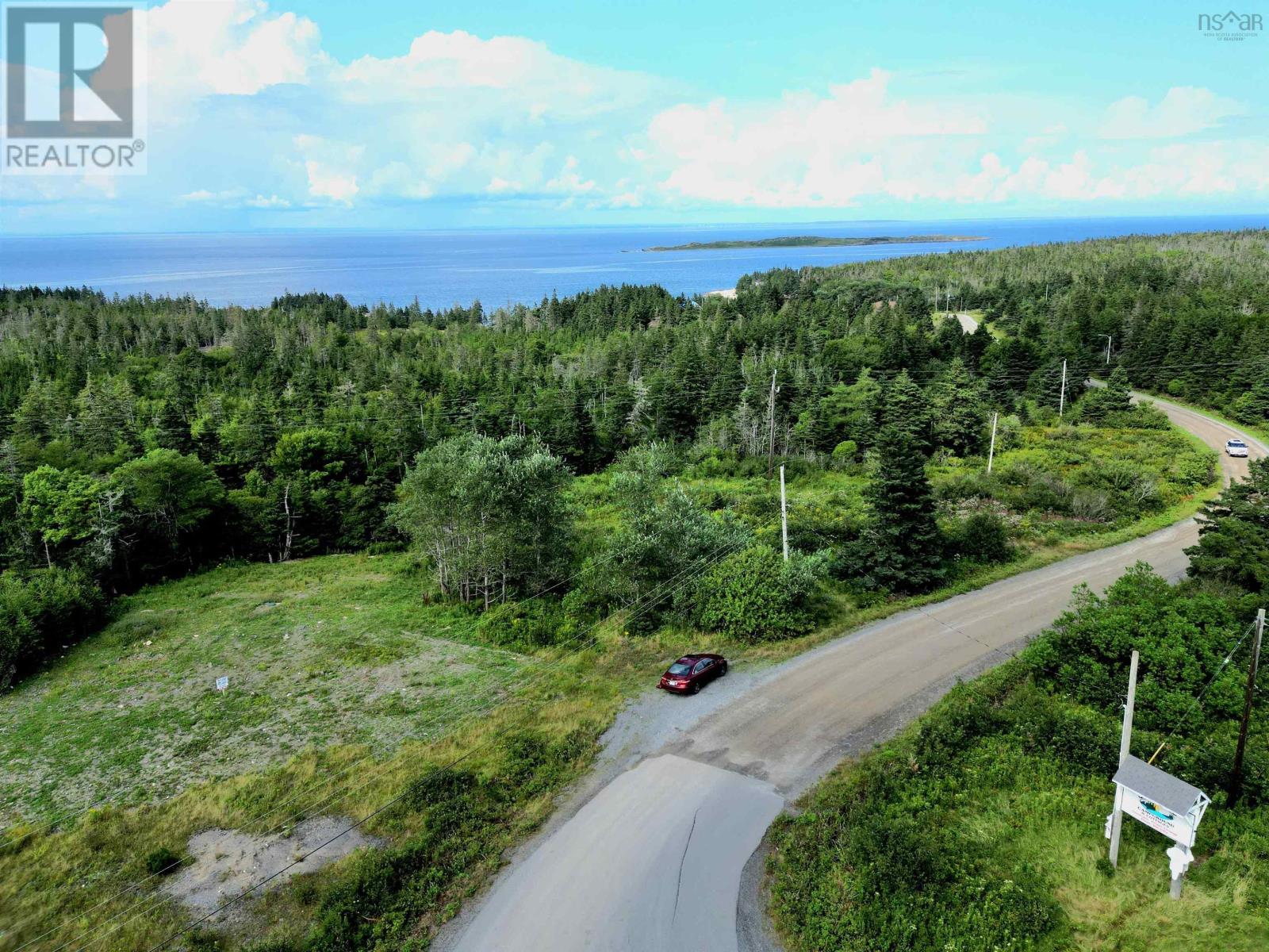 Highway 16 Photo de la propriété 1