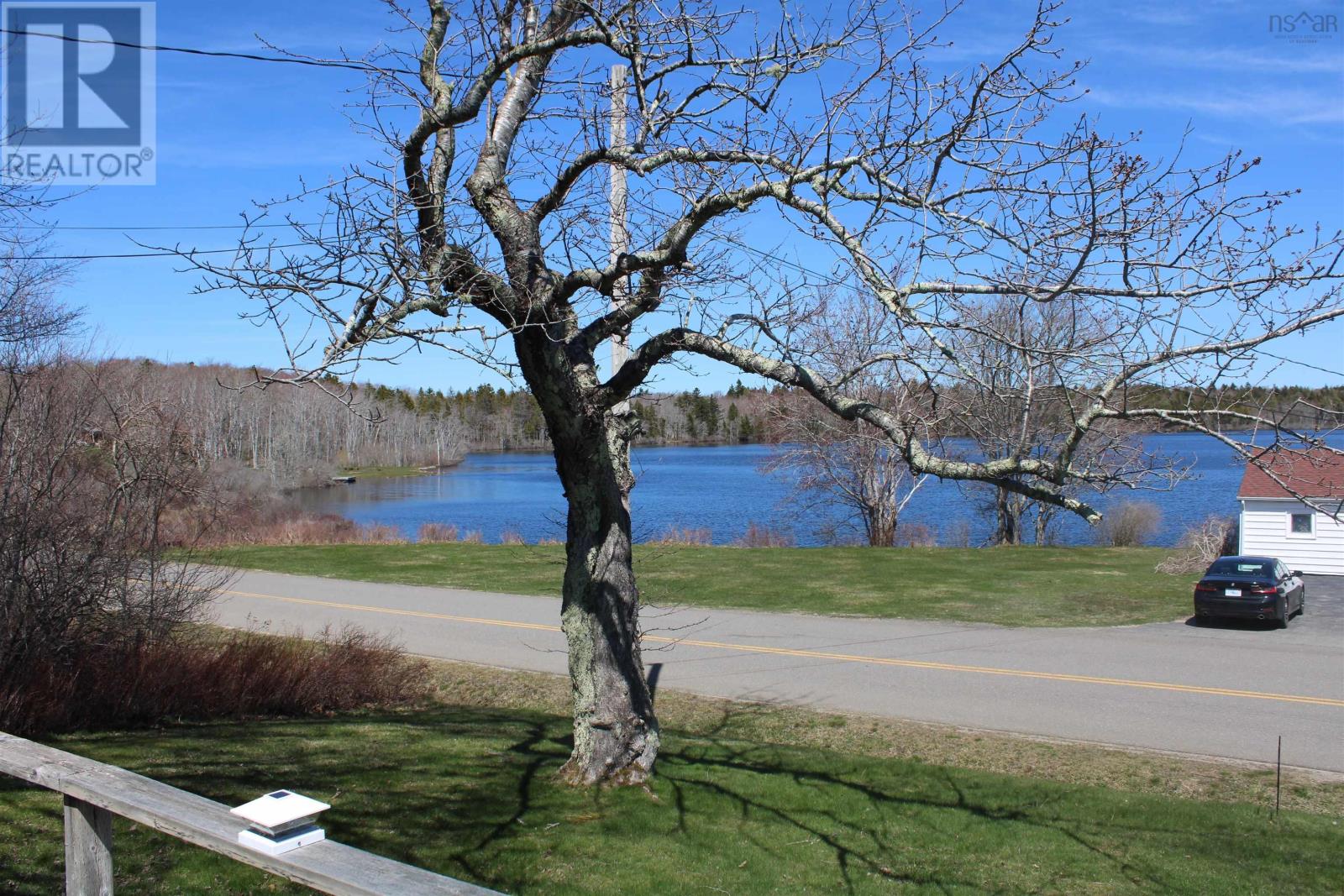 638 French Road Property Photo 4