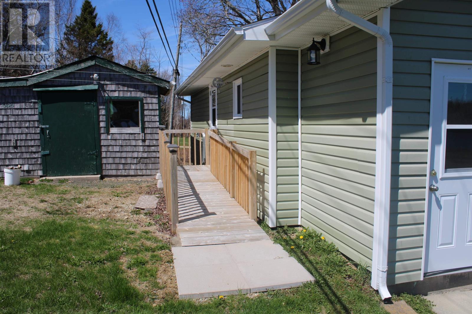 638 French Road Property Photo 6