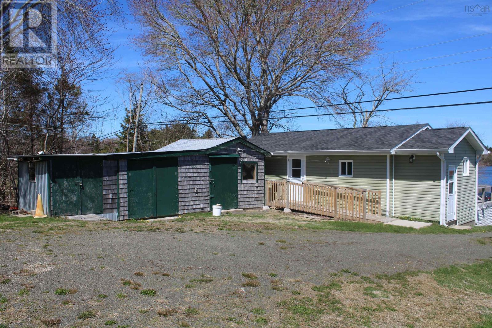 638 French Road Property Photo 8
