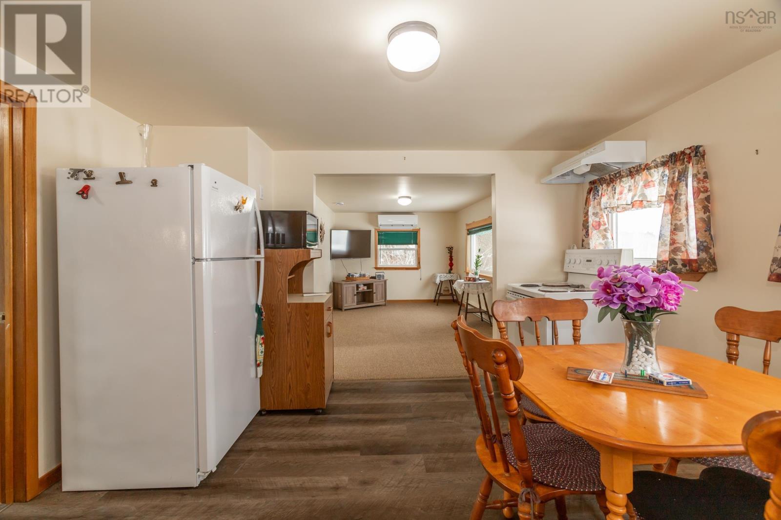 638 French Road Property Photo 11