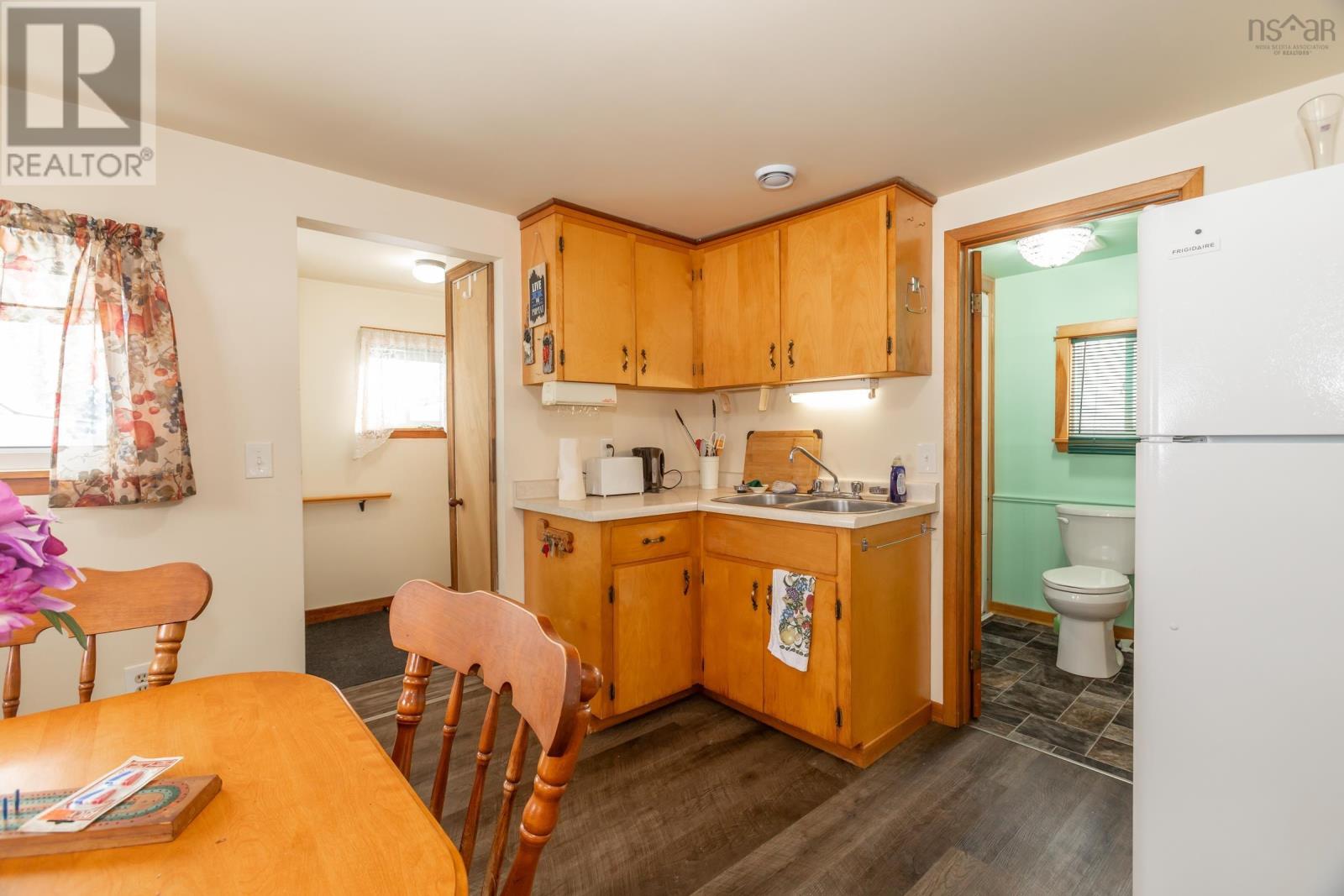 638 French Road Property Photo 13