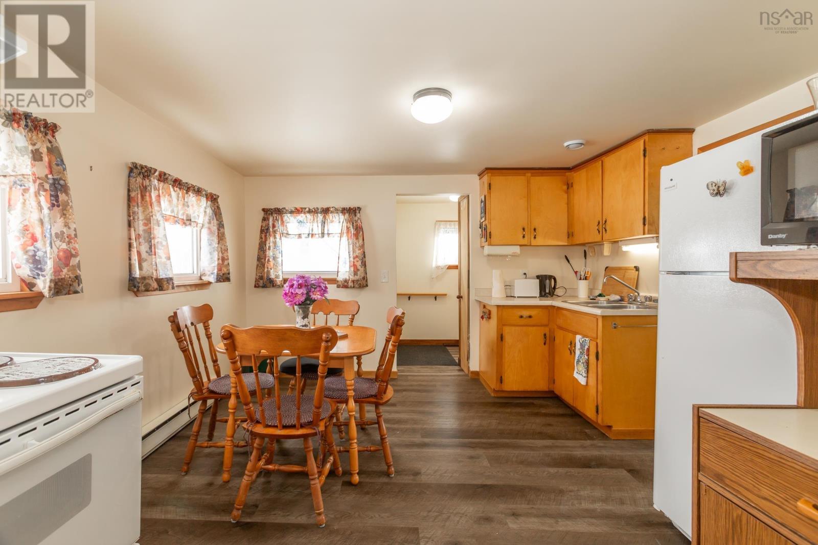 638 French Road Property Photo 14