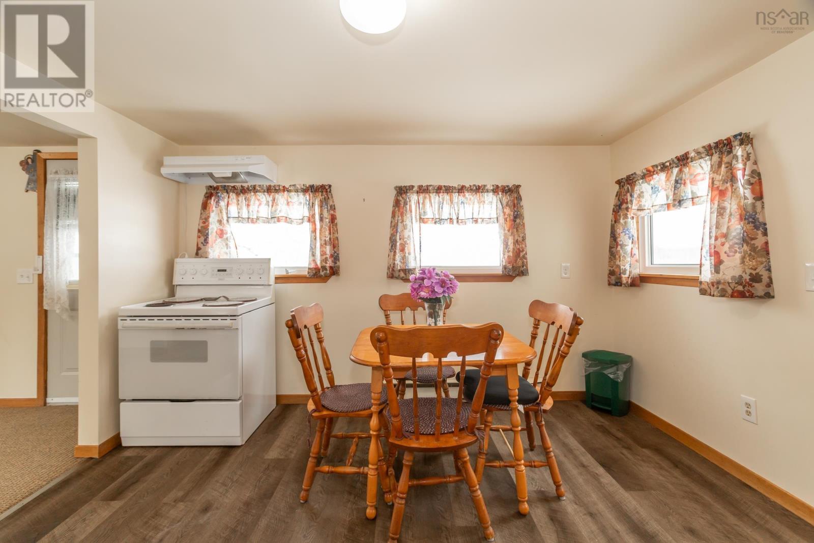 638 French Road Property Photo 15