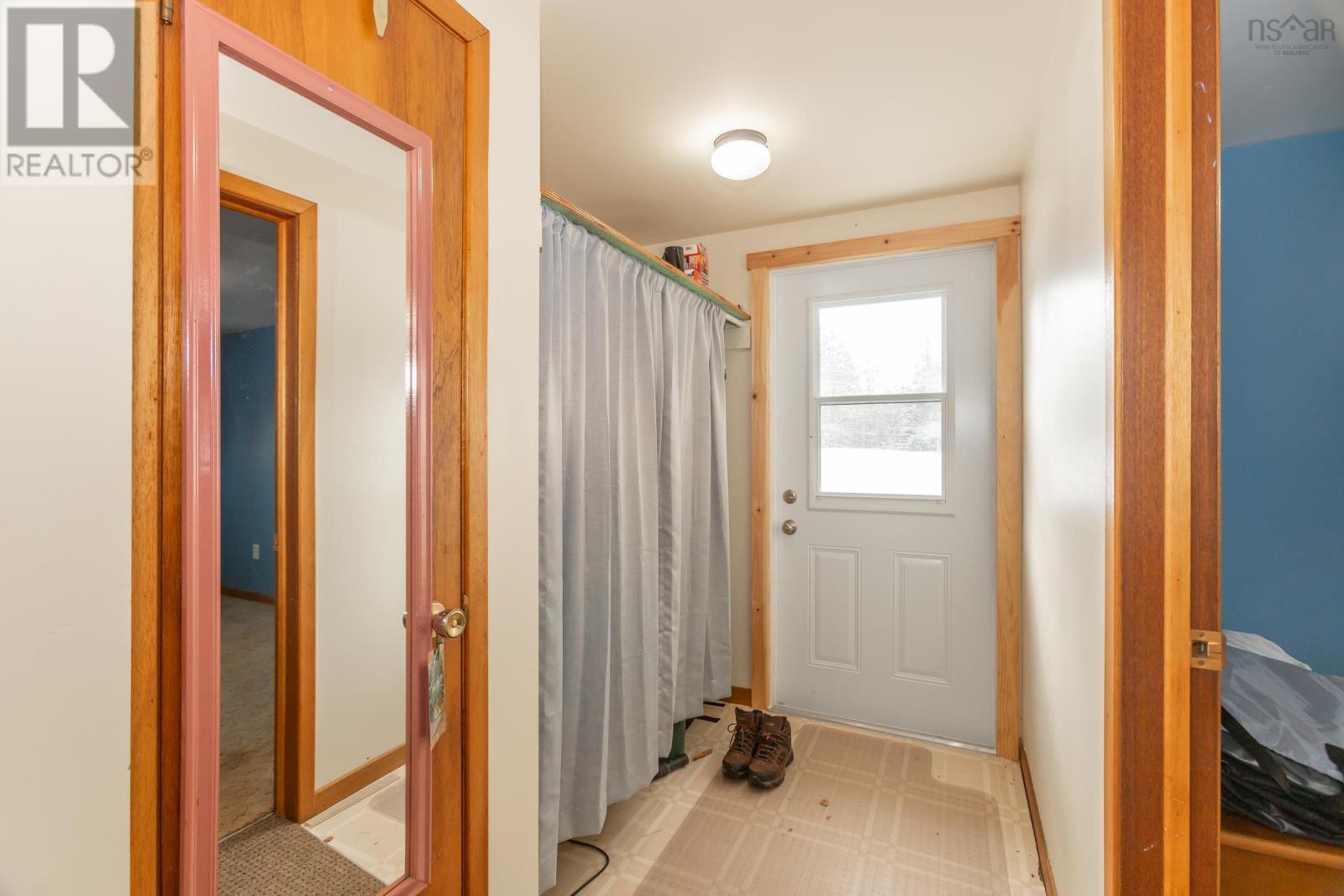 638 French Road Property Photo 16