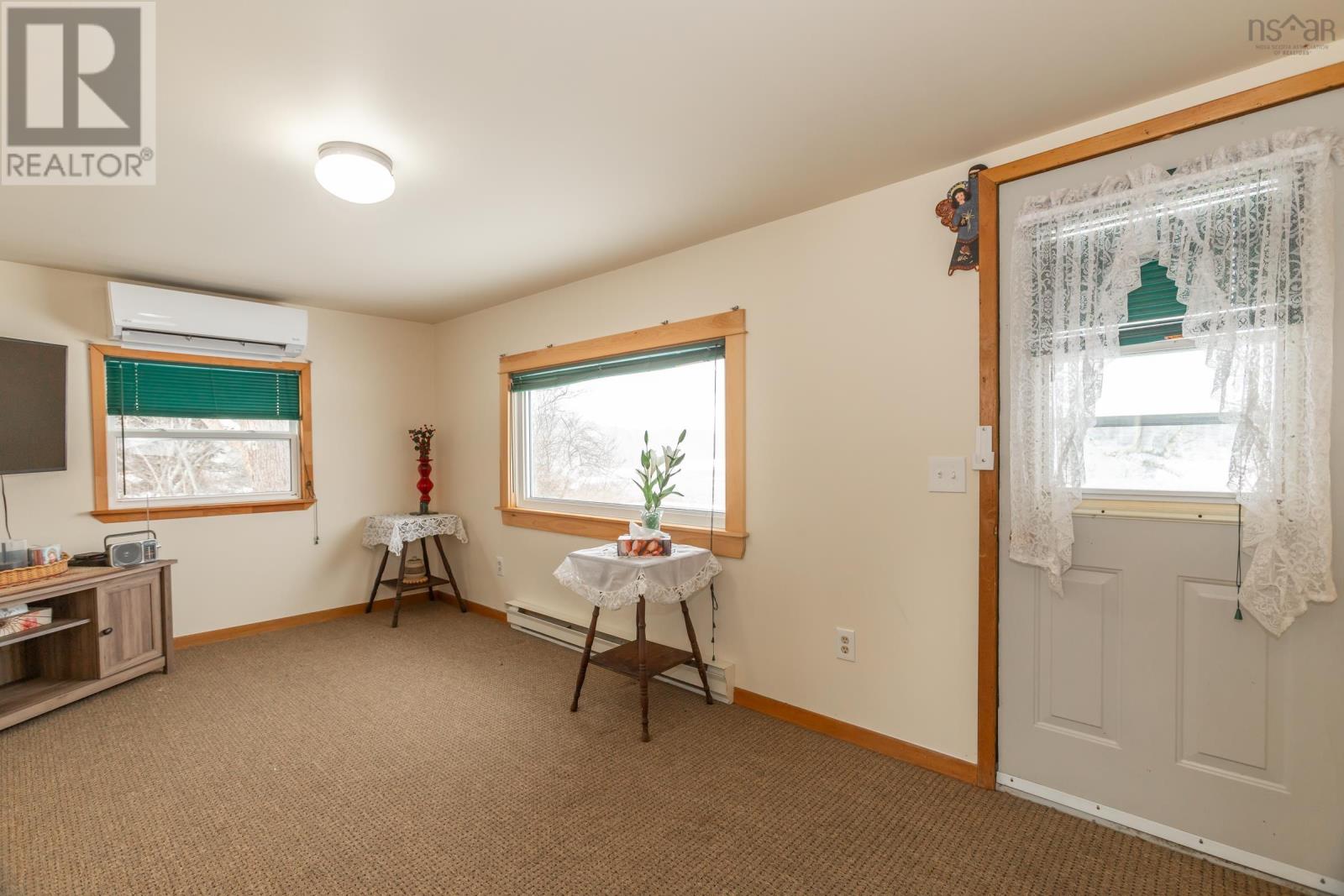 638 French Road Property Photo 18