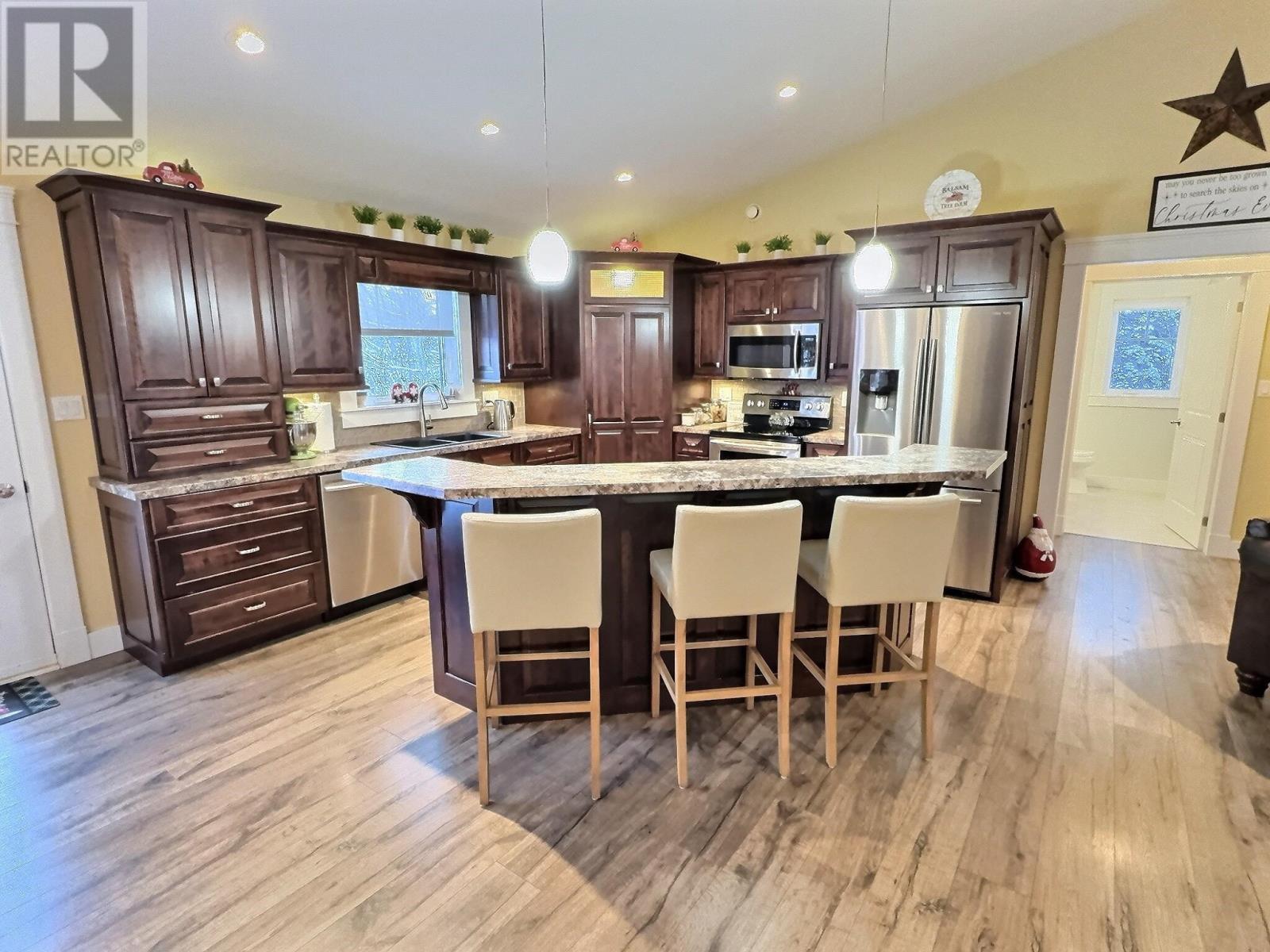 8559 St Peters Road Property Photo 3