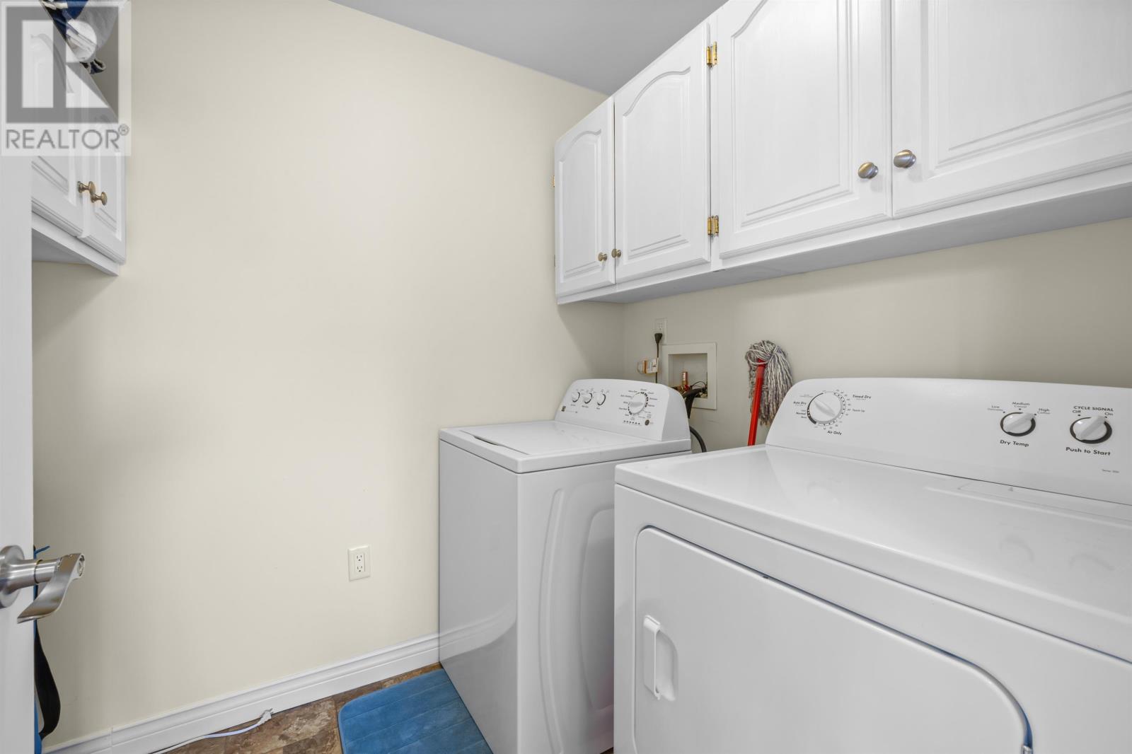 31 Sanford Lane Property Photo 30