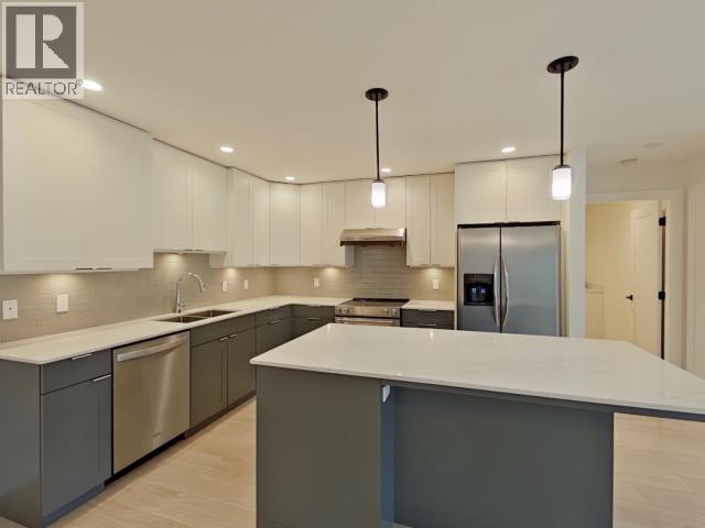 7129 Edgehill Crescent Property Photo 6