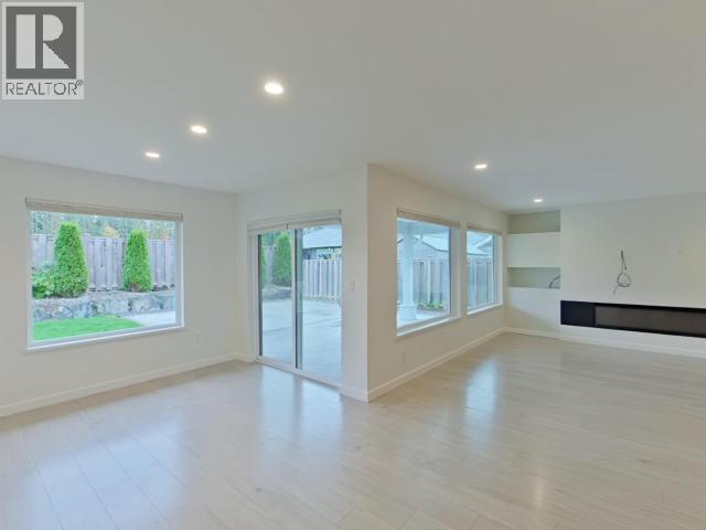 7129 Edgehill Crescent Property Photo 11