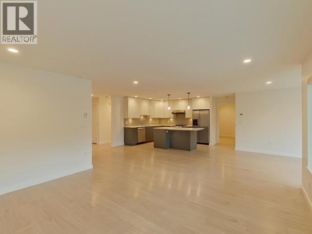 7129 Edgehill Crescent Property Photo 14