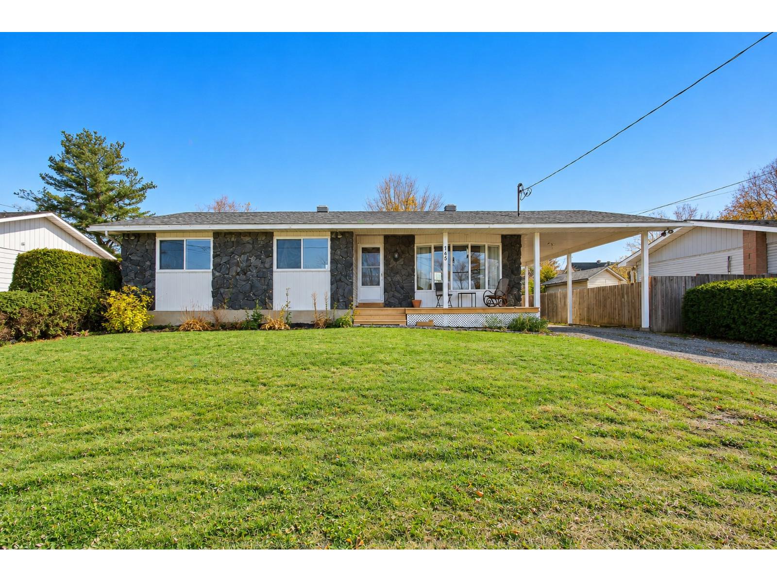745 Boul. Lorrain Property Photo 1