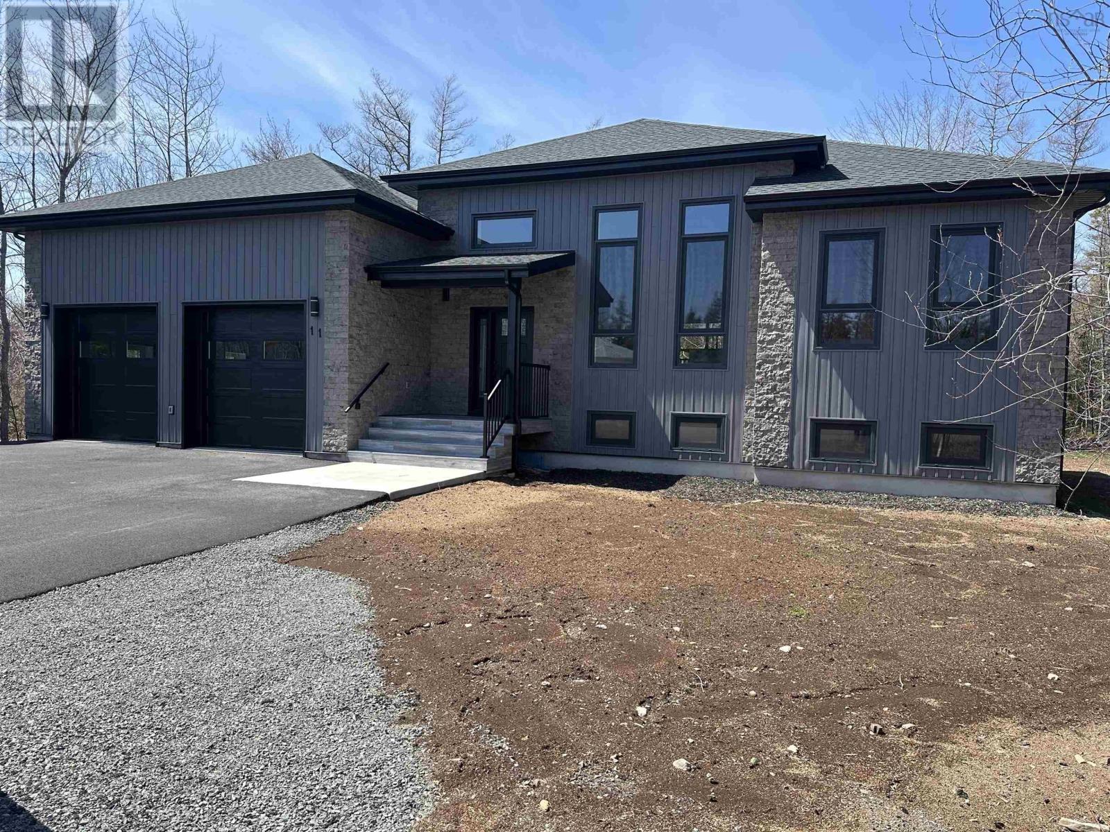 11 Chiavari Close