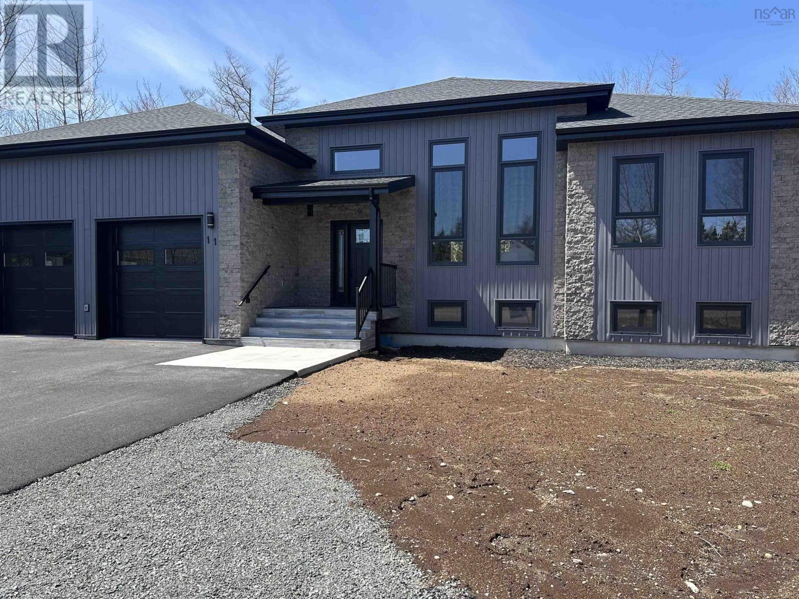 11 Chiavari Close Property Photo 4