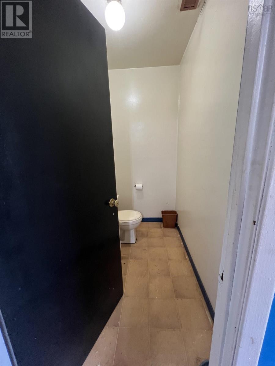 991 College Road Property Photo 8
