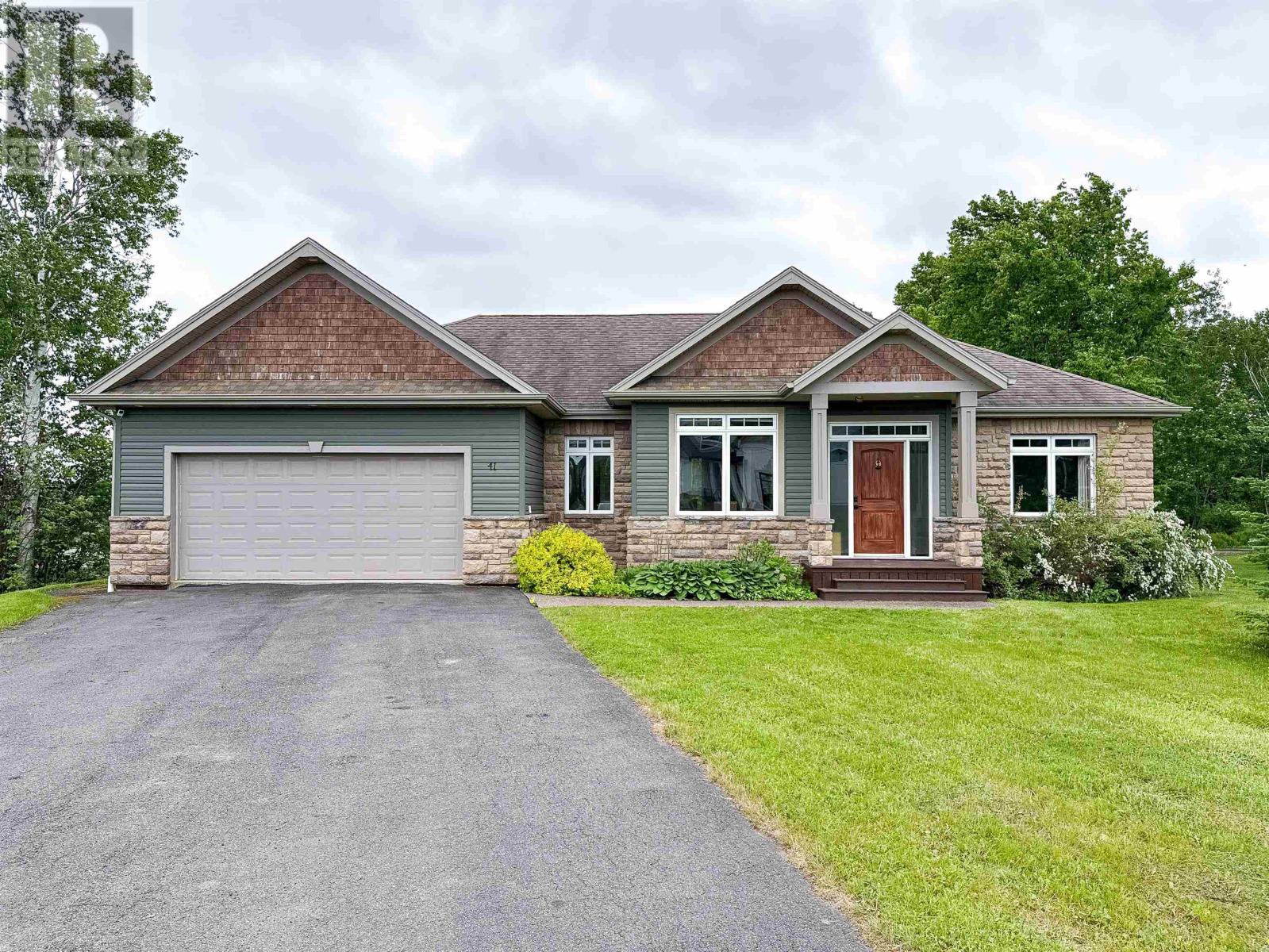 41 Southampton Drive Property Photo 1