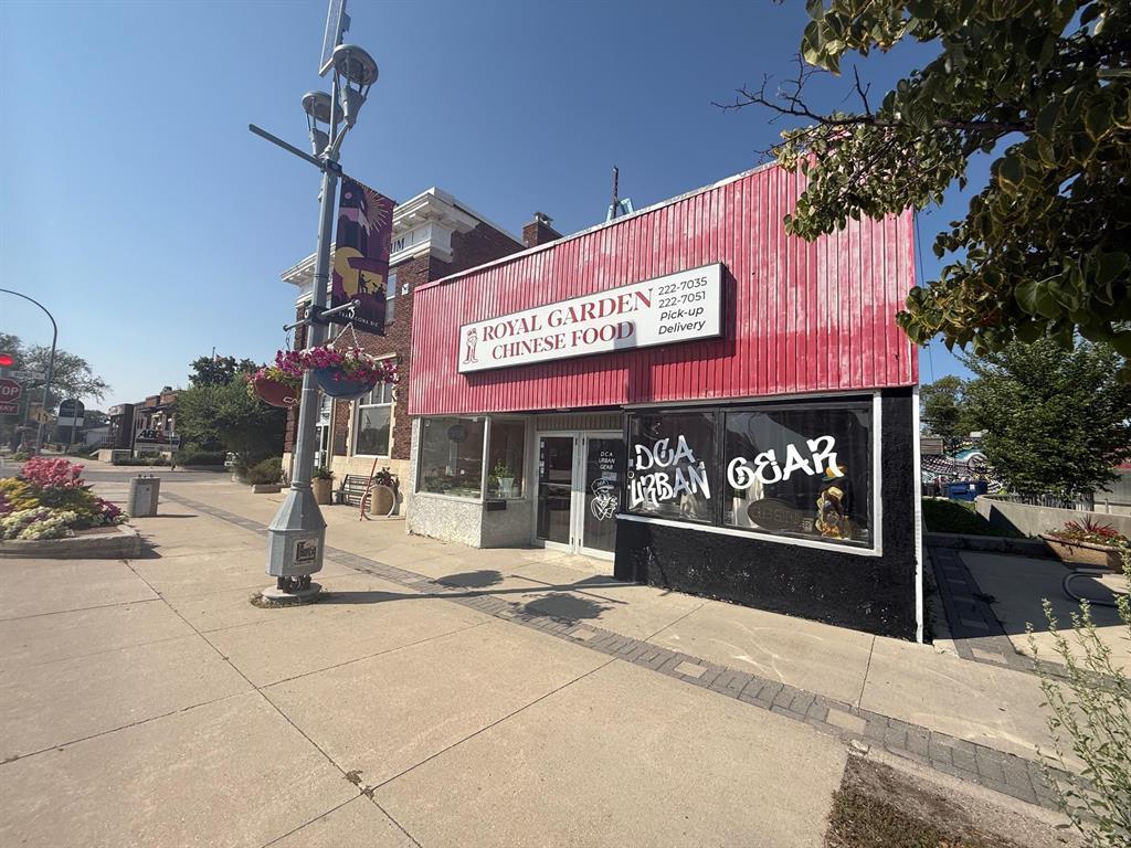 139 Regent Avenue W Property Photo 1