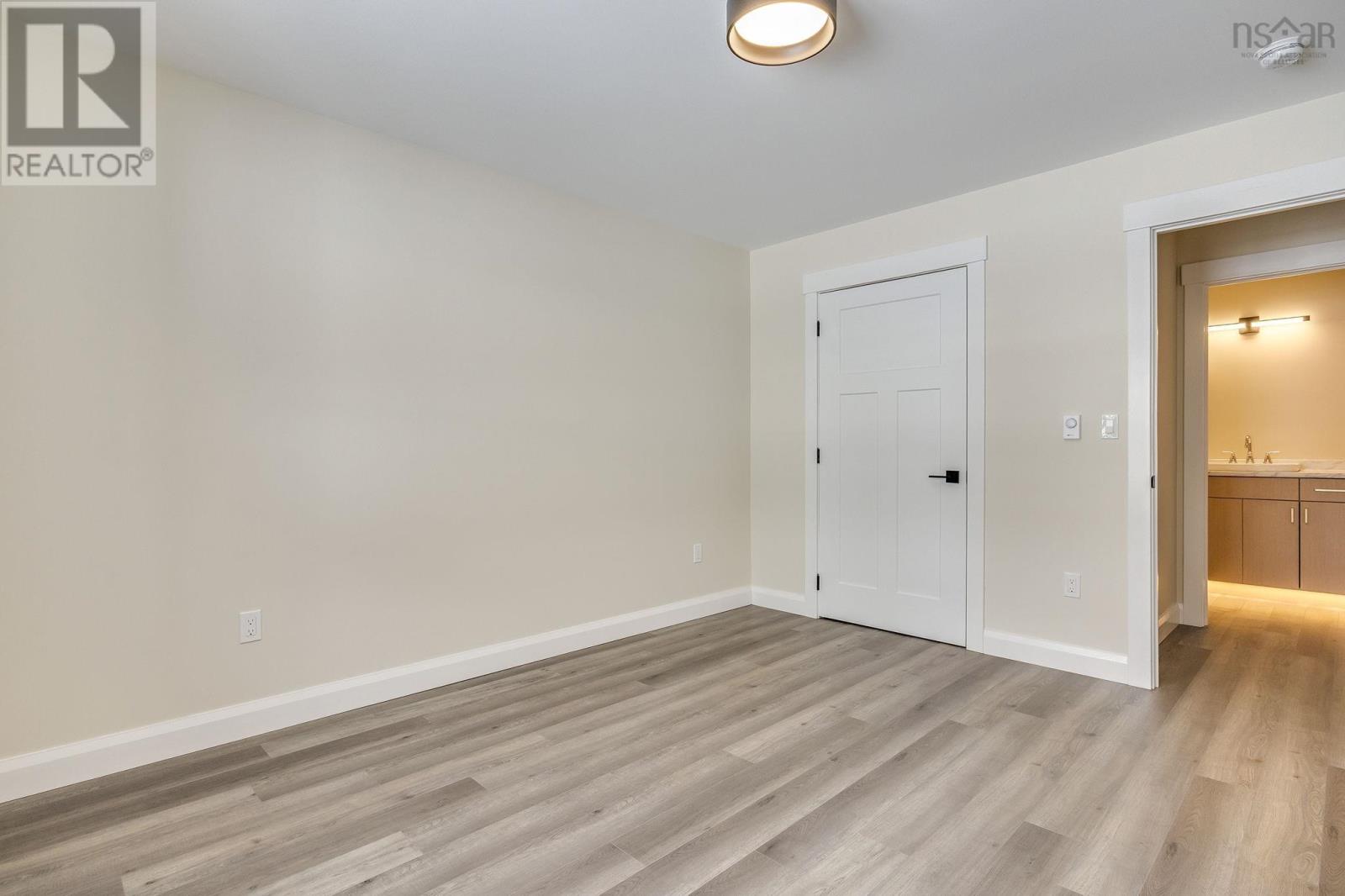 10 Peterson Street Property Photo 23