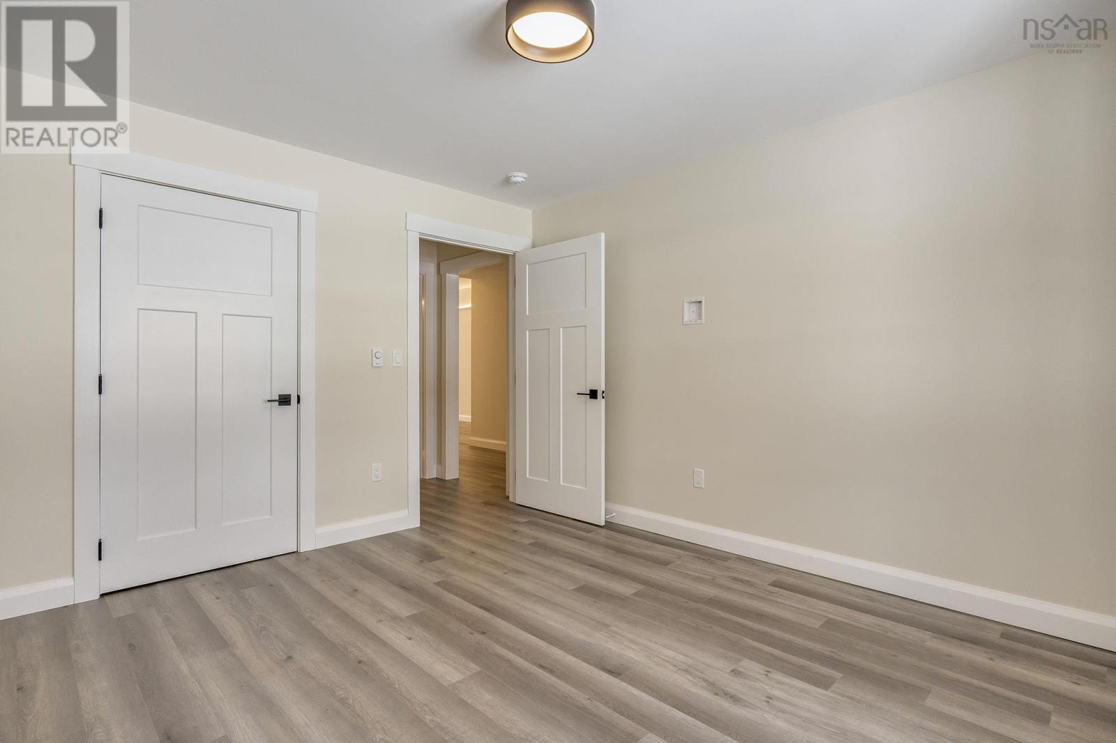 10 Peterson Street Property Photo 24