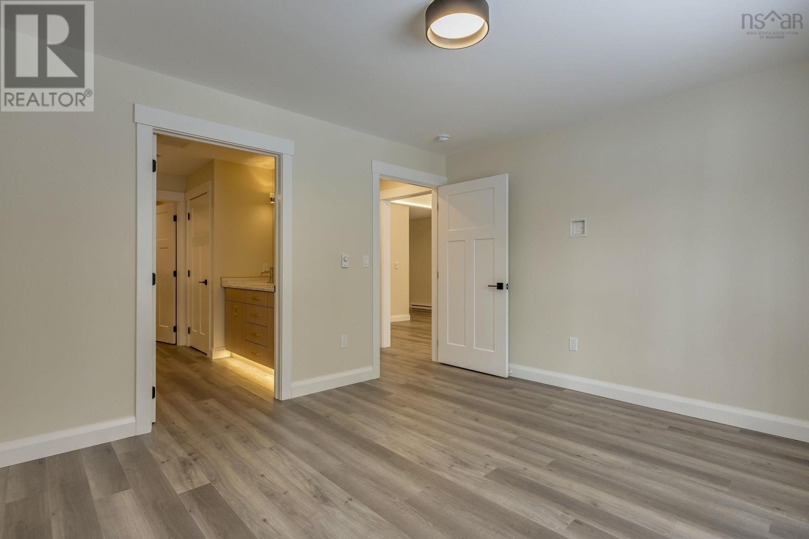 10 Peterson Street Property Photo 27