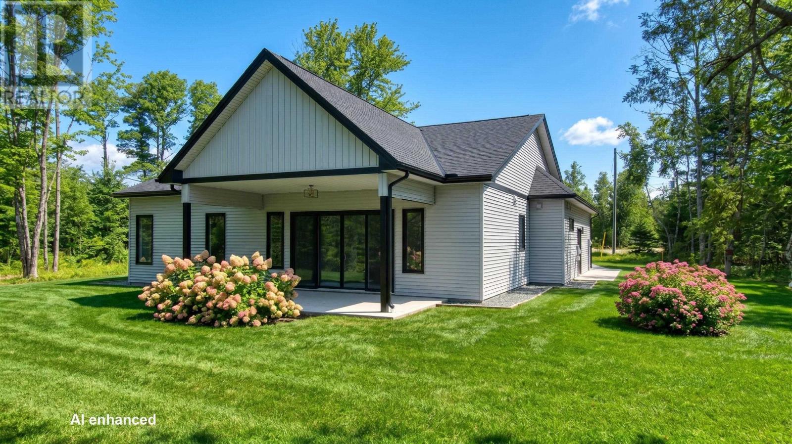 17 Soleil Crescent Property Photo 8