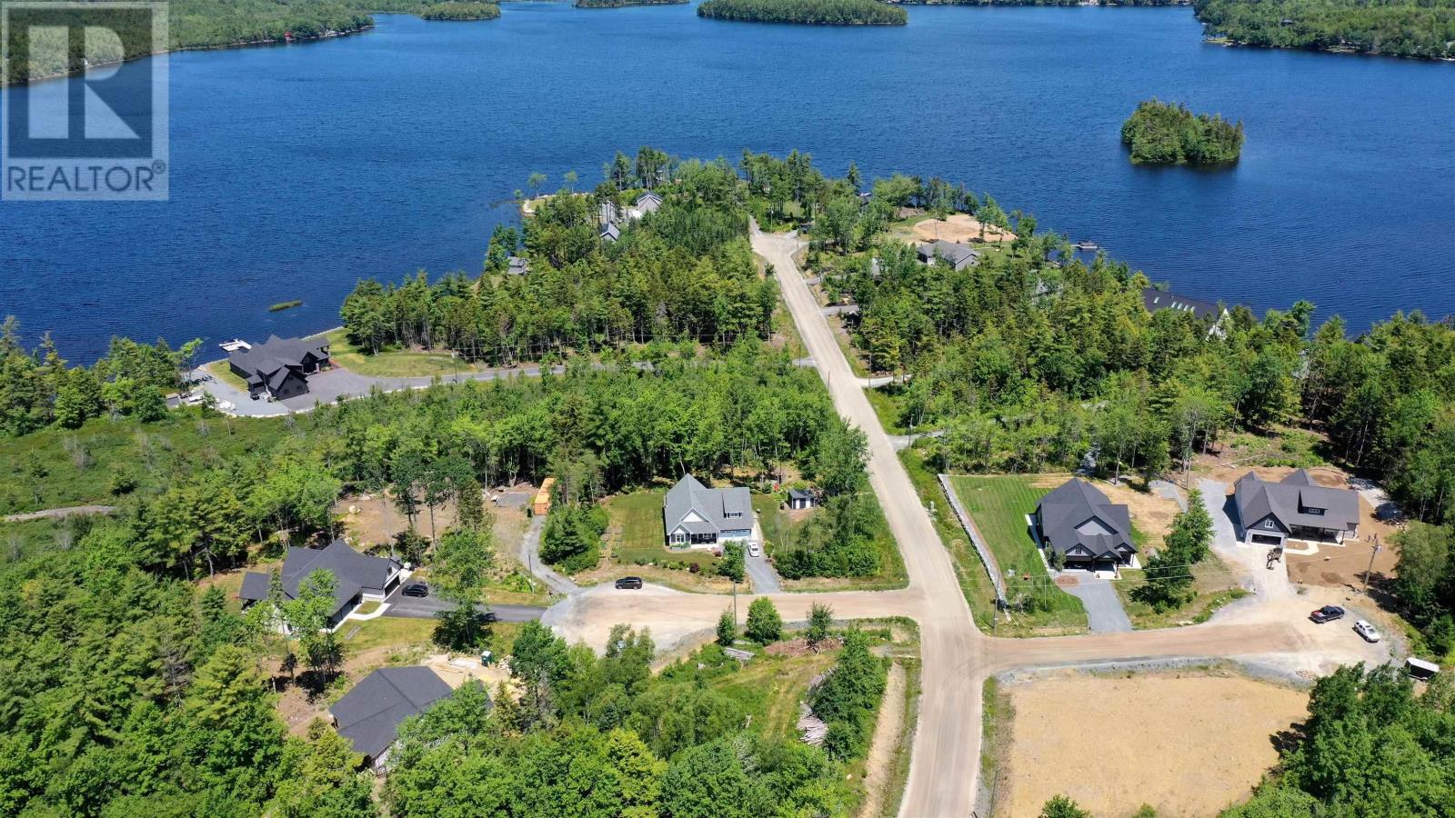 17 Soleil Crescent Property Photo 13