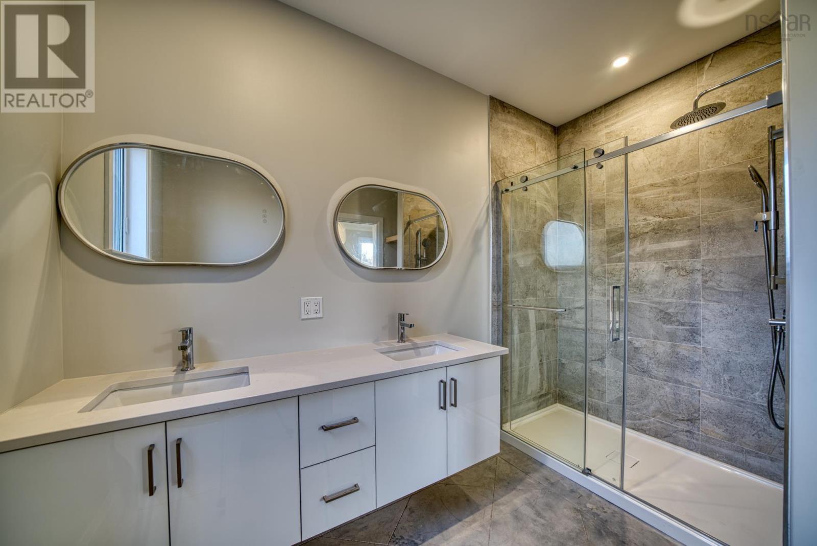 17 Soleil Crescent Property Photo 35