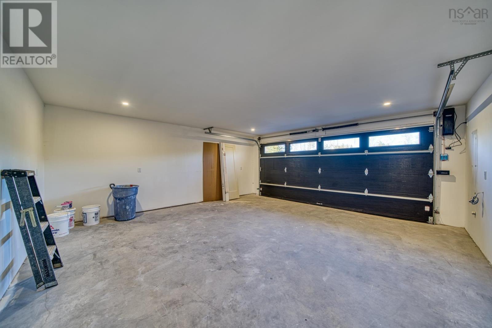 17 Soleil Crescent Property Photo 40