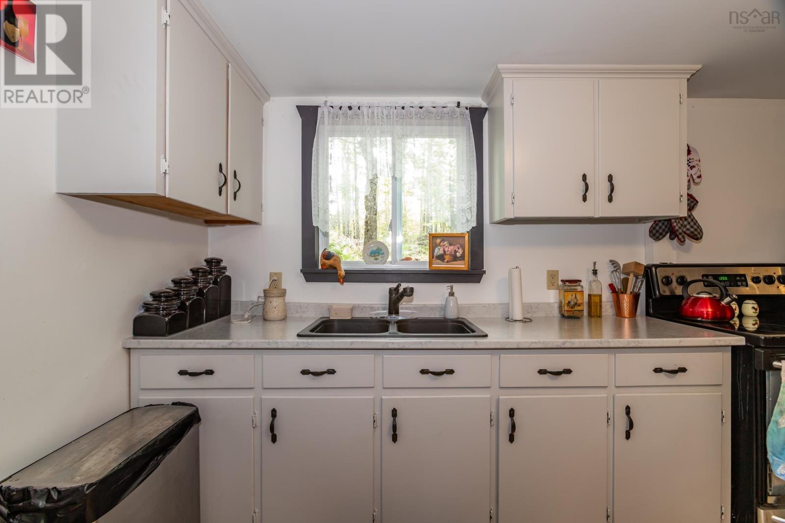 2546 Virginia Road Property Photo 10