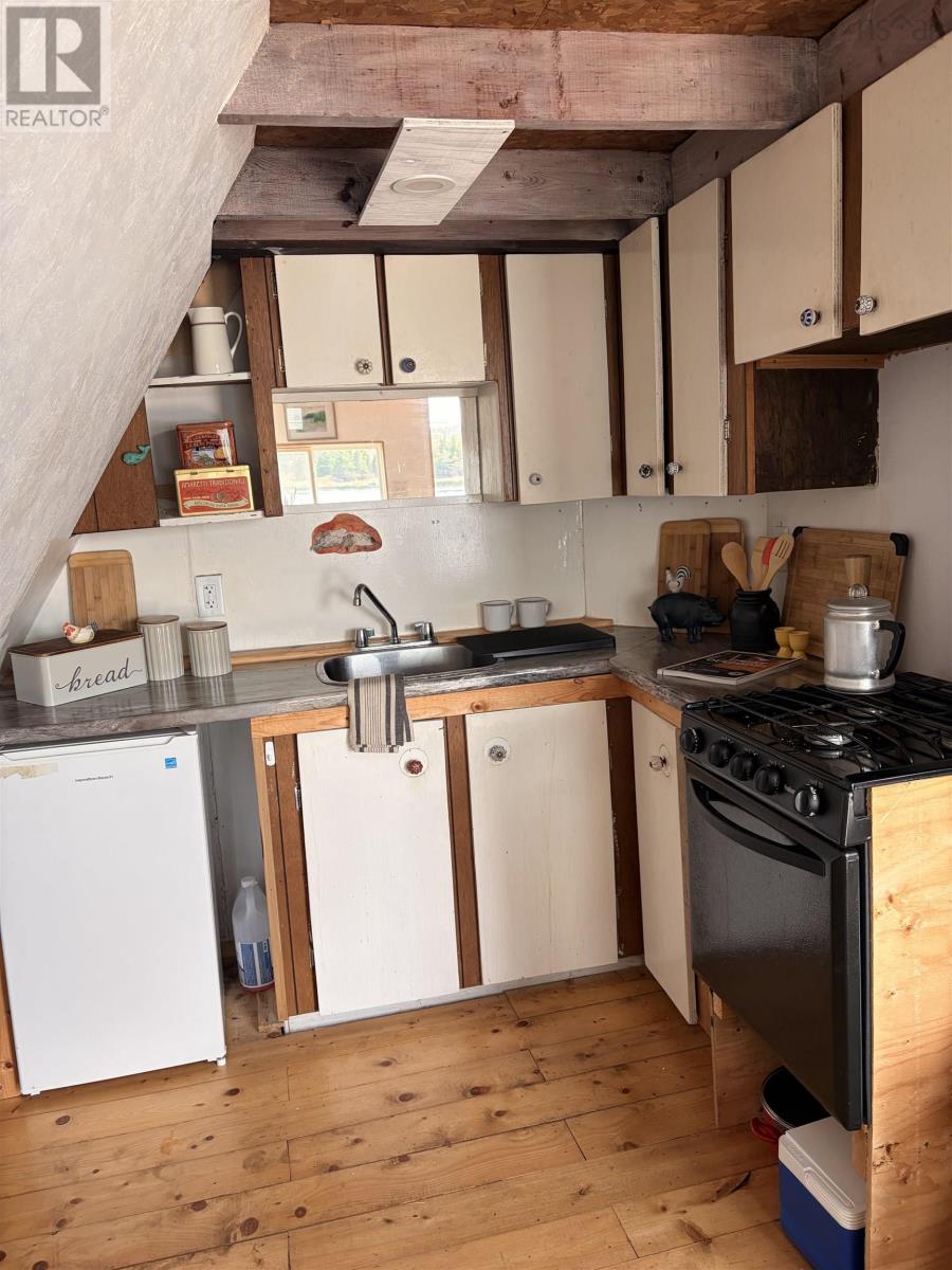 671 South Shore Road Property Photo 9