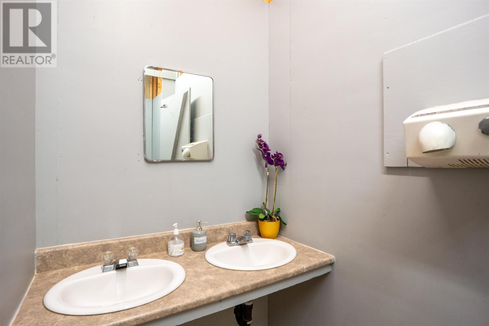 8989 Cavendish Road Property Photo 23