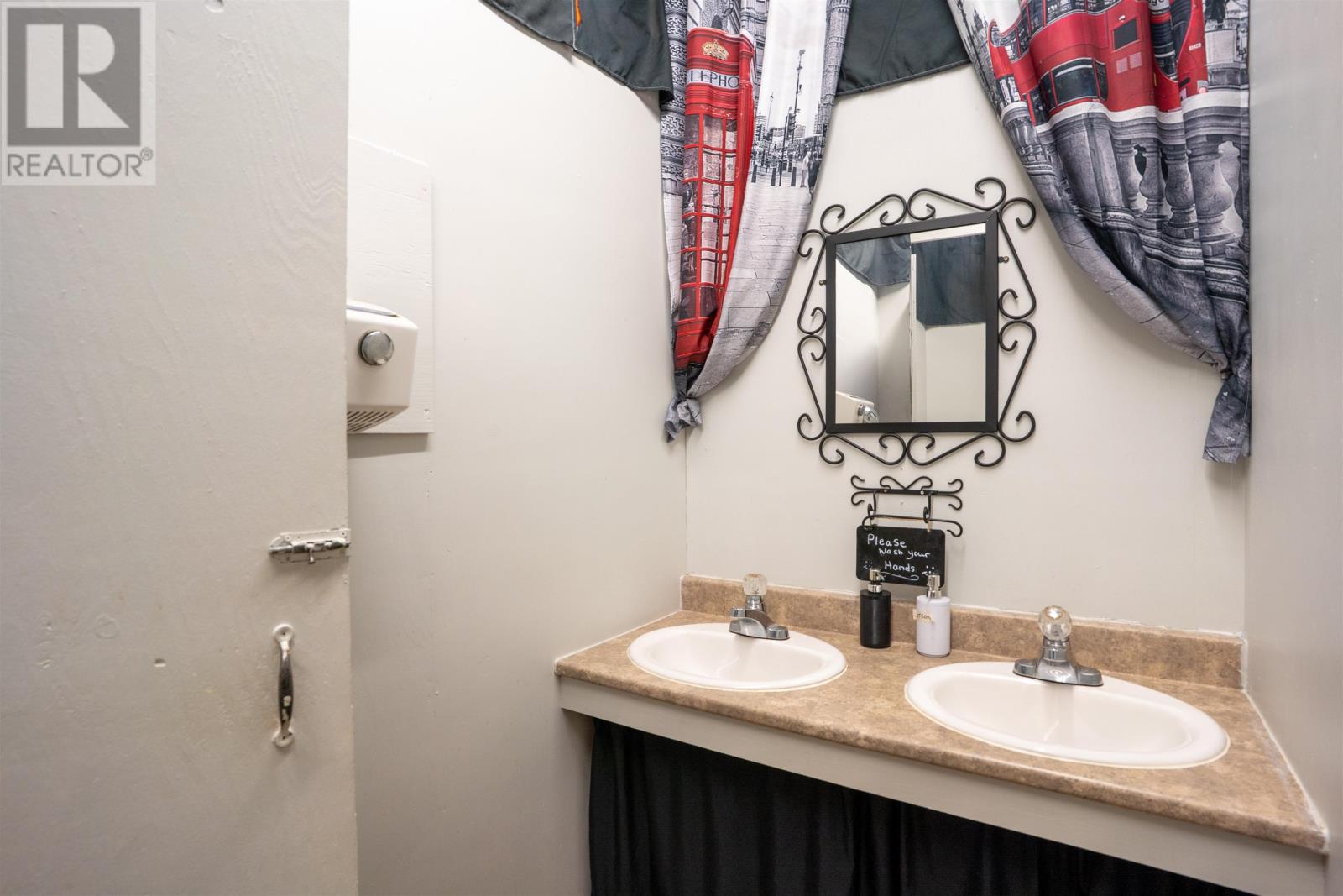 8989 Cavendish Road Property Photo 26