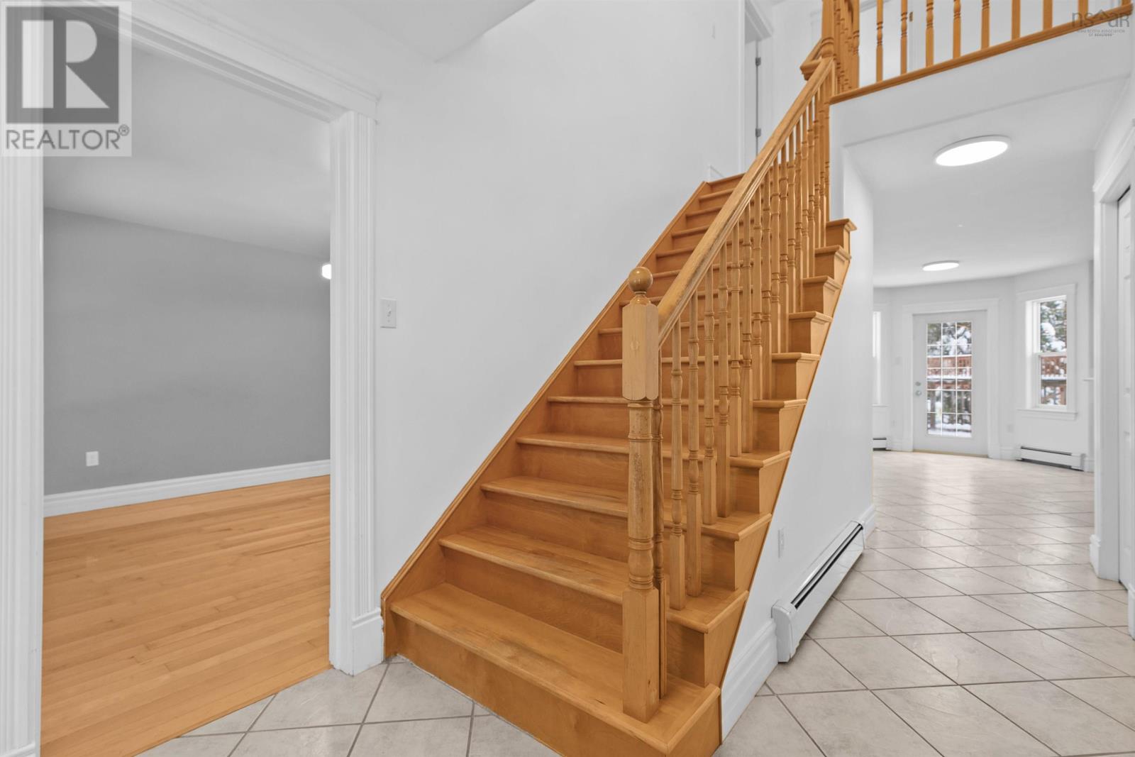 252 Gleneagles Drive Property Photo 4