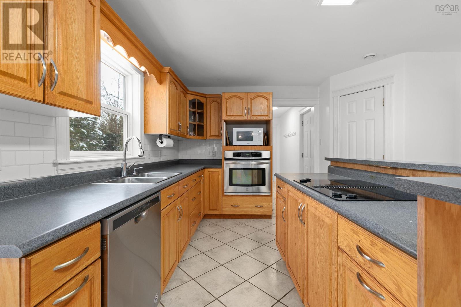 252 Gleneagles Drive Property Photo 14