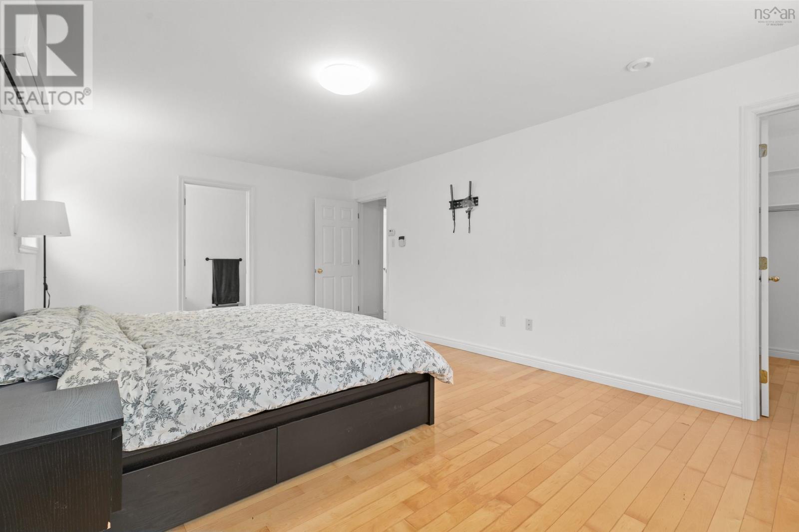252 Gleneagles Drive Property Photo 20