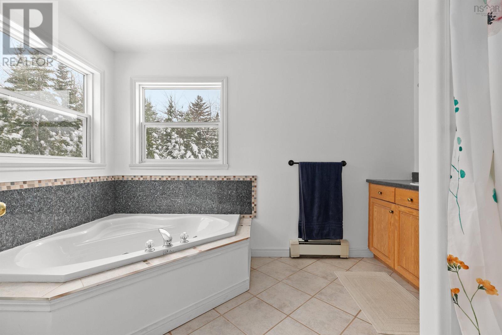 252 Gleneagles Drive Property Photo 21