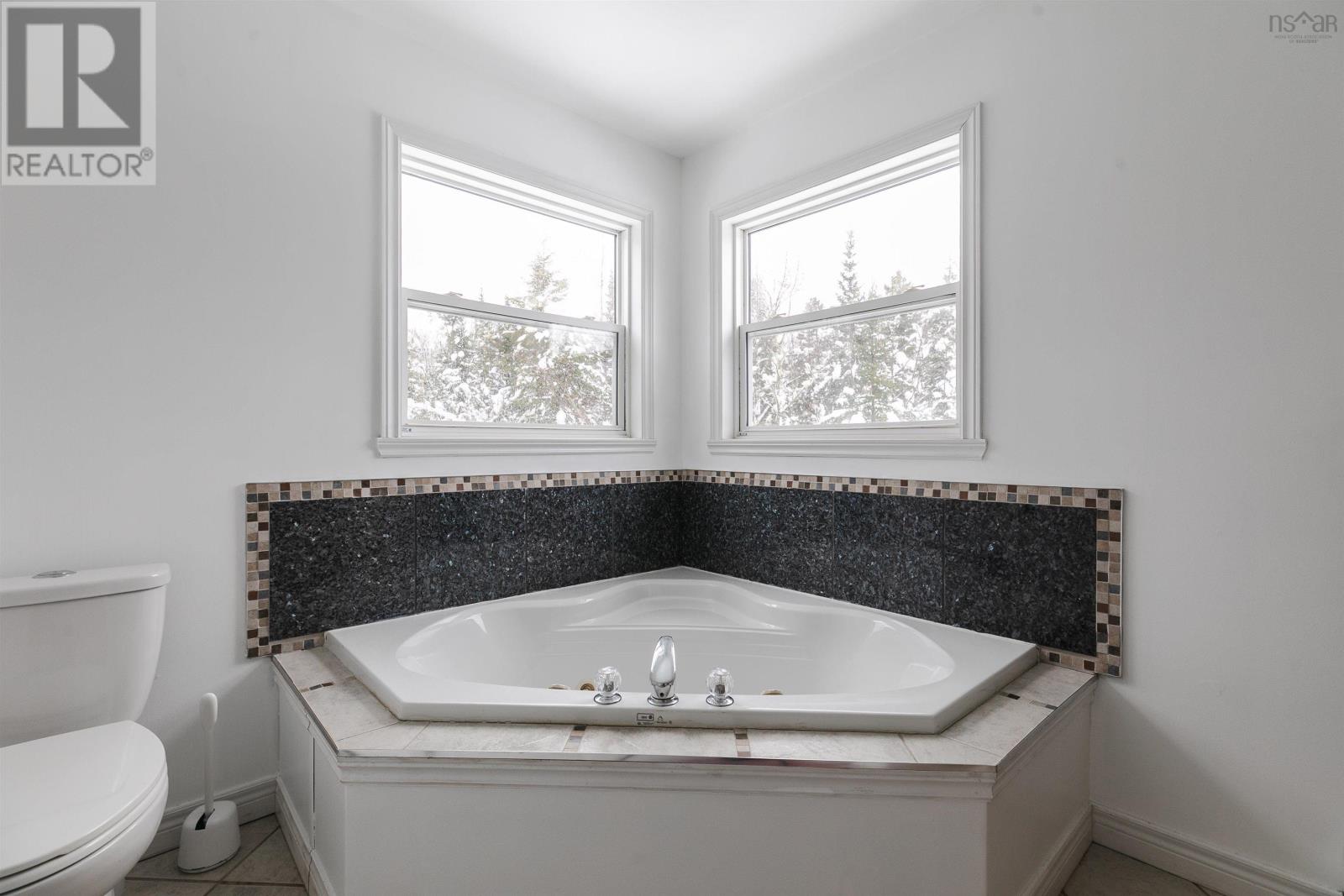 252 Gleneagles Drive Property Photo 22