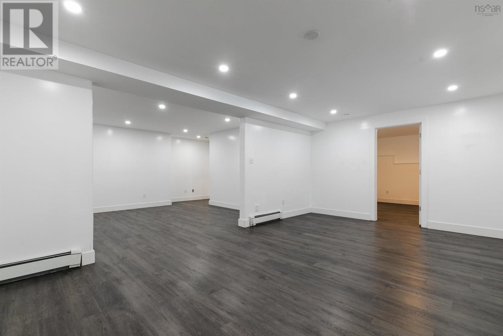 252 Gleneagles Drive Property Photo 29