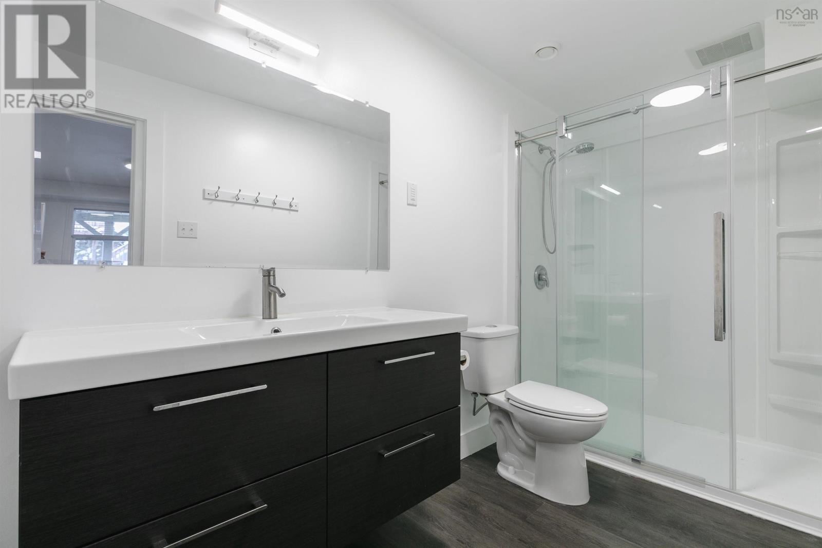 252 Gleneagles Drive Property Photo 31