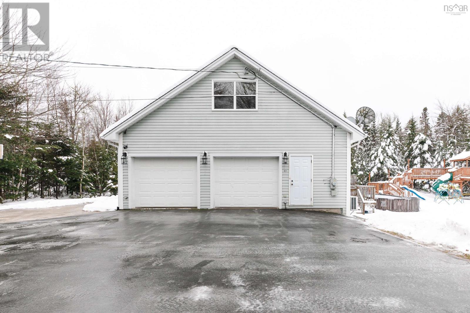 252 Gleneagles Drive Property Photo 37